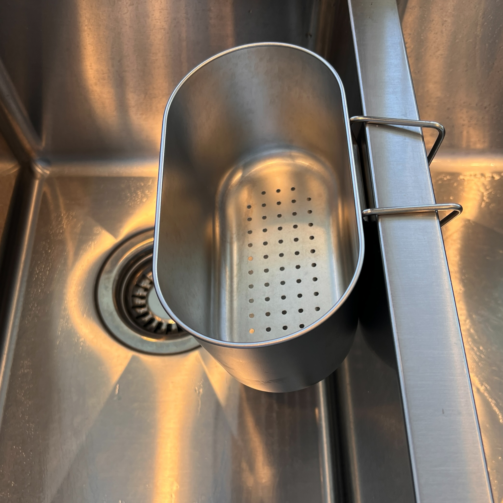 🤞🏼 Kitchen Basin / Sink Veggie Scrap Bin  SPIRIT SPARKPLUGS   